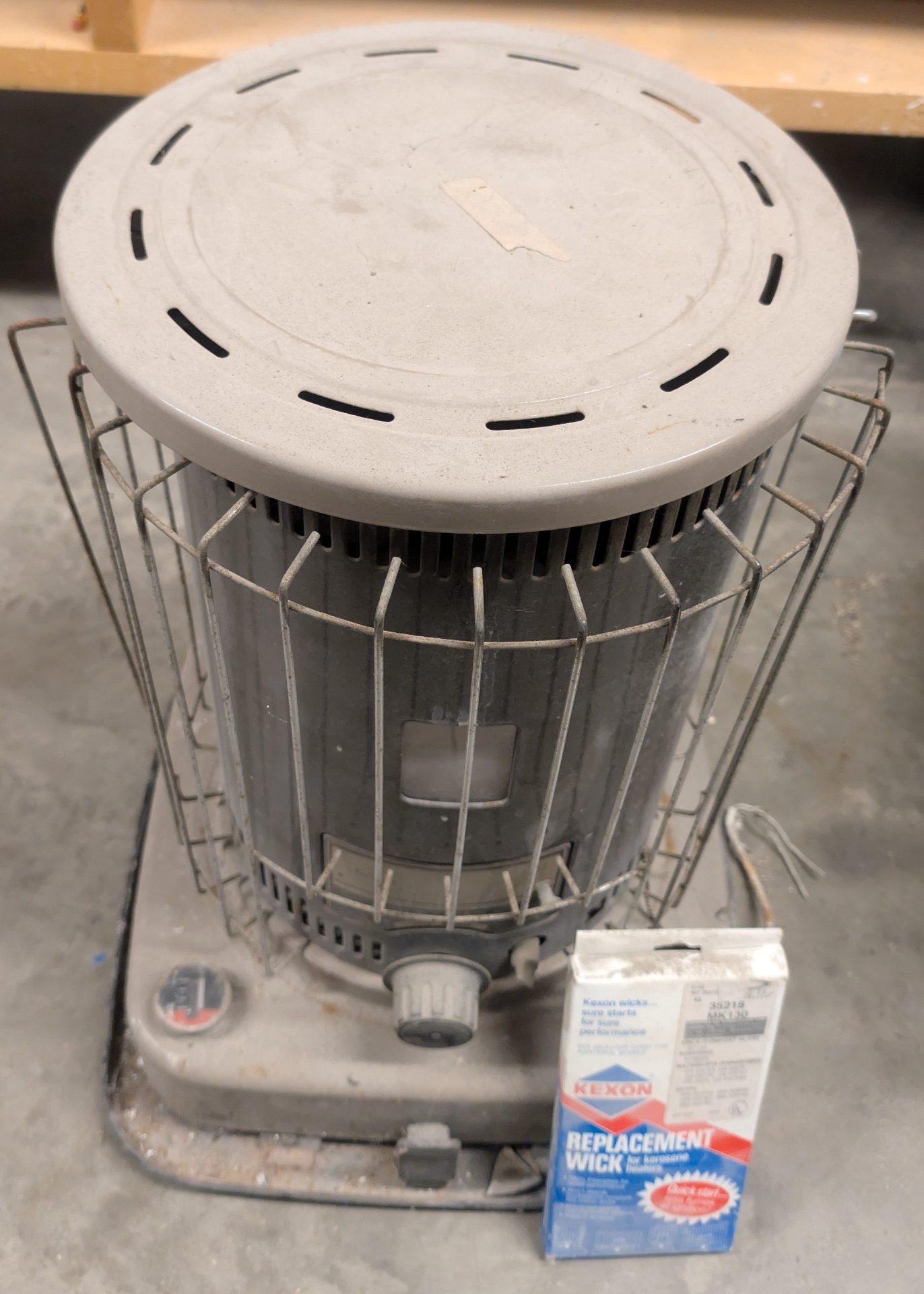 Portable Round Kerosene Heater with Safety Cage and Replacement Wick