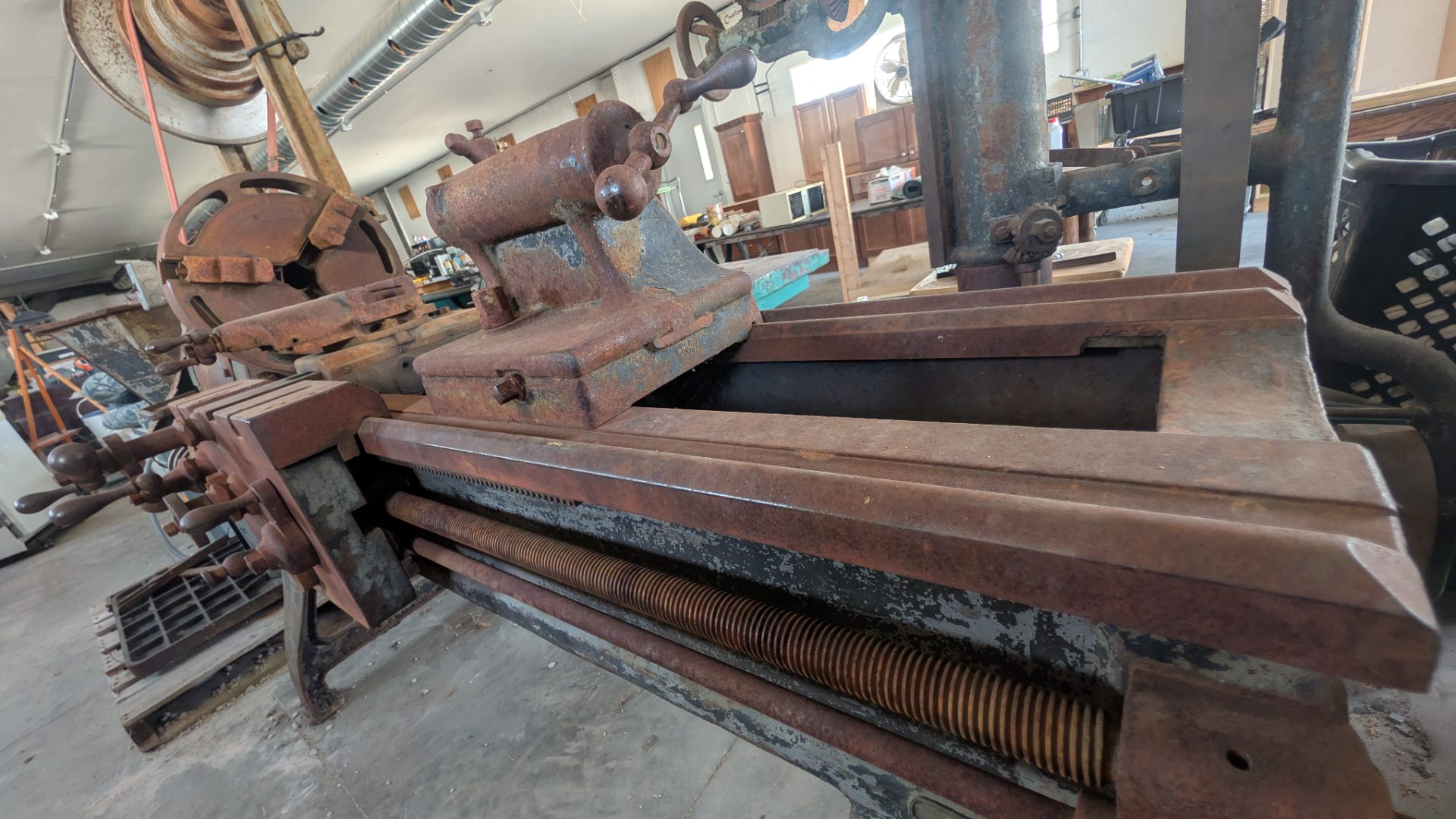 Antique Cast Iron Industrial Engine Lathe with Flat-Belt Drive, late 1800s-1900s