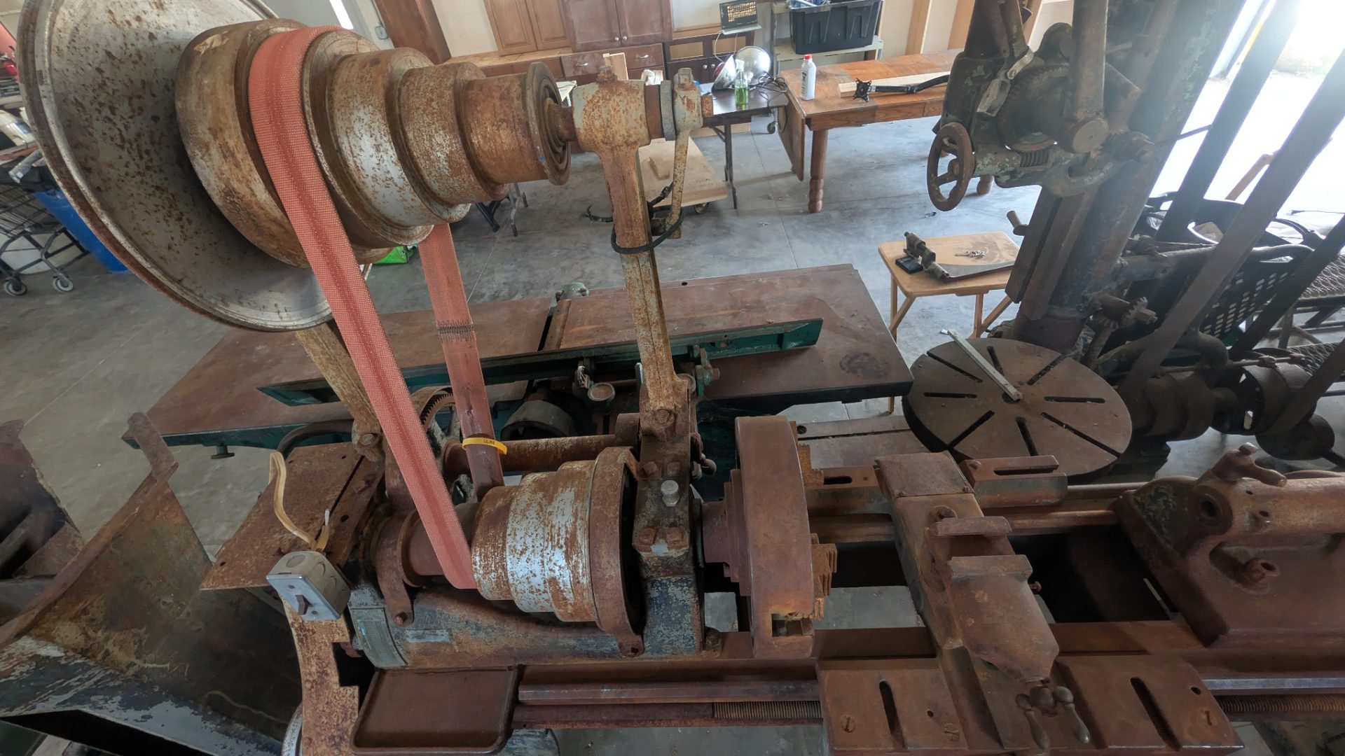 Antique Cast Iron Industrial Engine Lathe with Flat-Belt Drive, late 1800s-1900s — photo 2