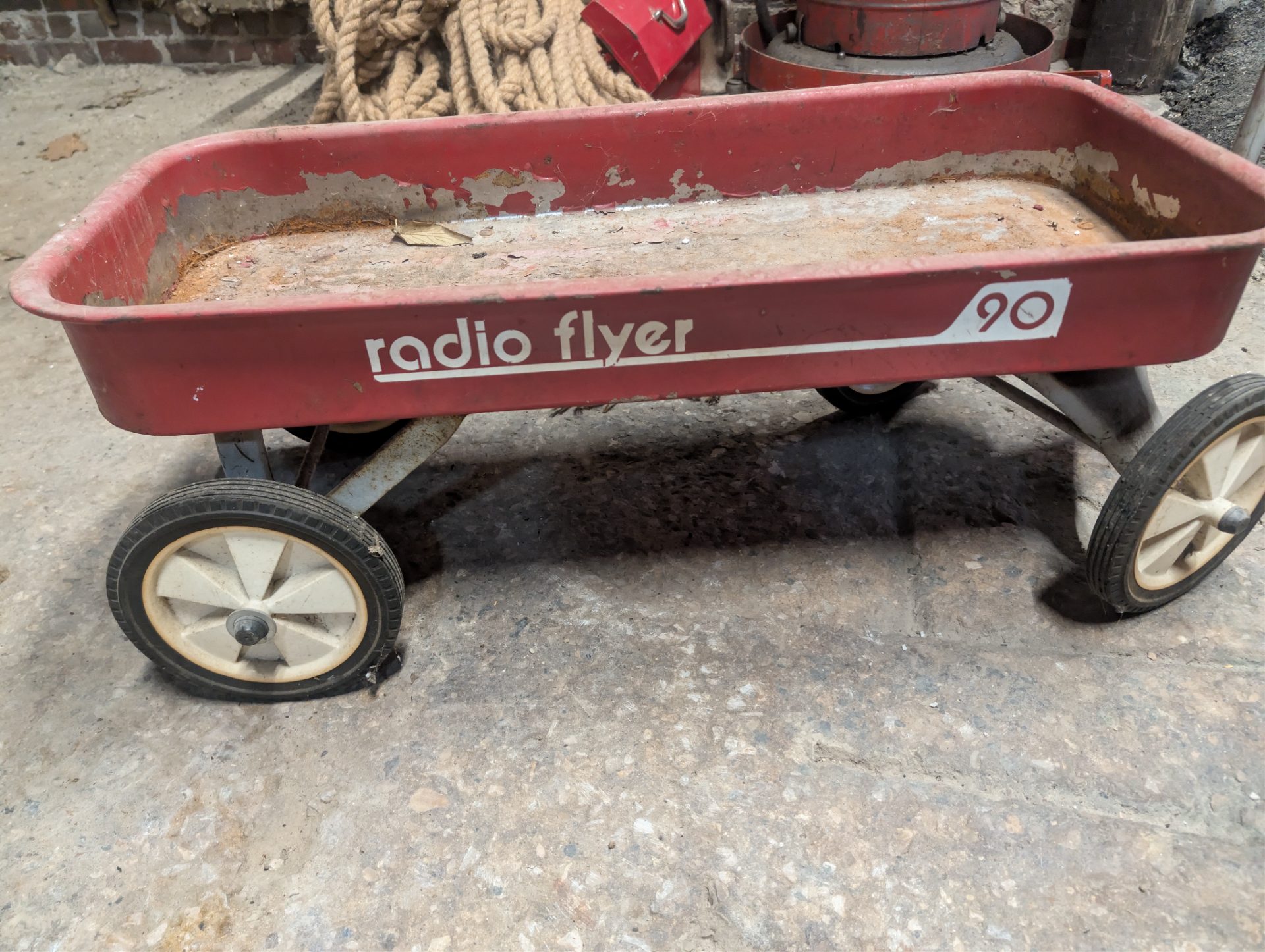 Vintage Radio Flyer Model 90 Steel Pull Wagon — Complete with Handle — photo 3