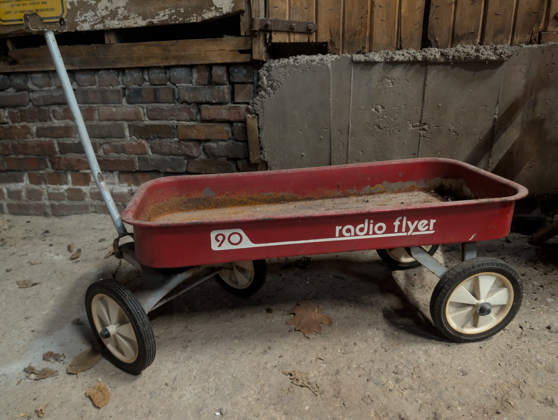 Vintage Radio Flyer Model 90 Steel Pull Wagon — Complete with Handle — photo 4