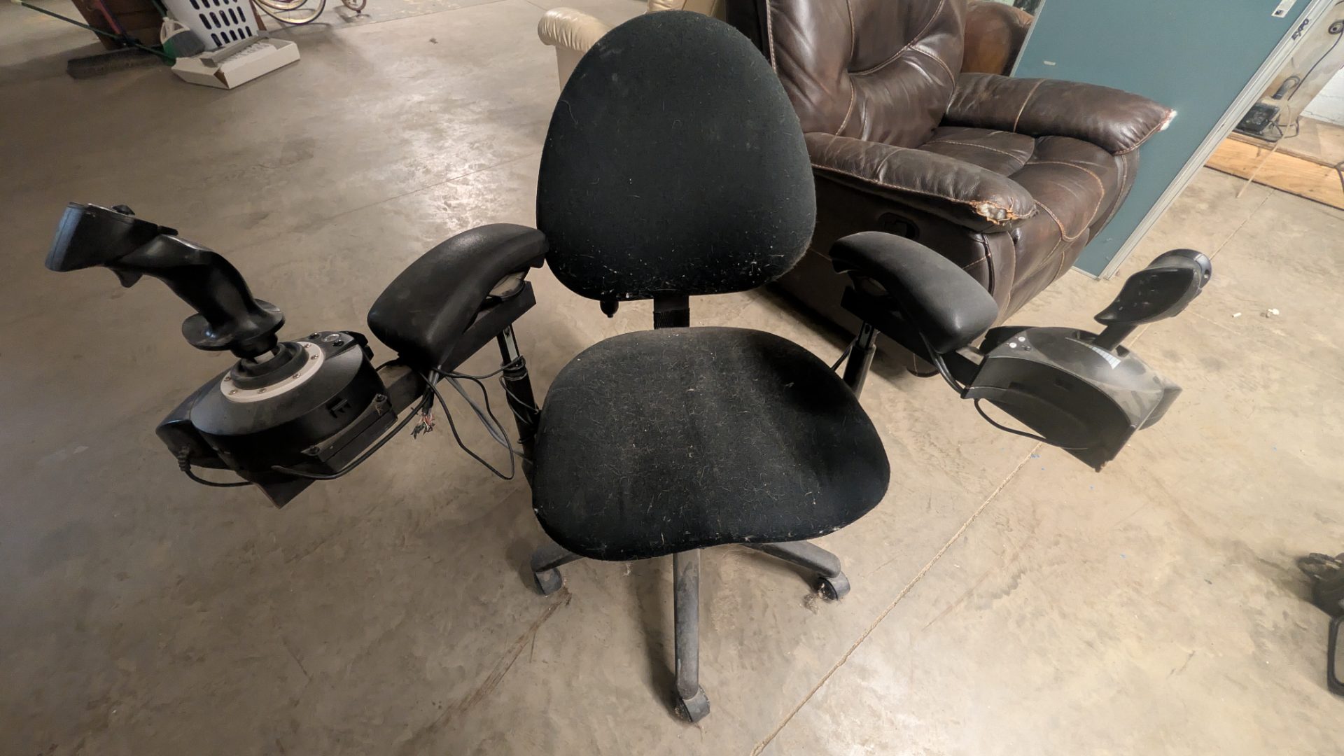Flight Sim Gaming Chair with HOTAS Joystick & Throttle Chair Mount Setup