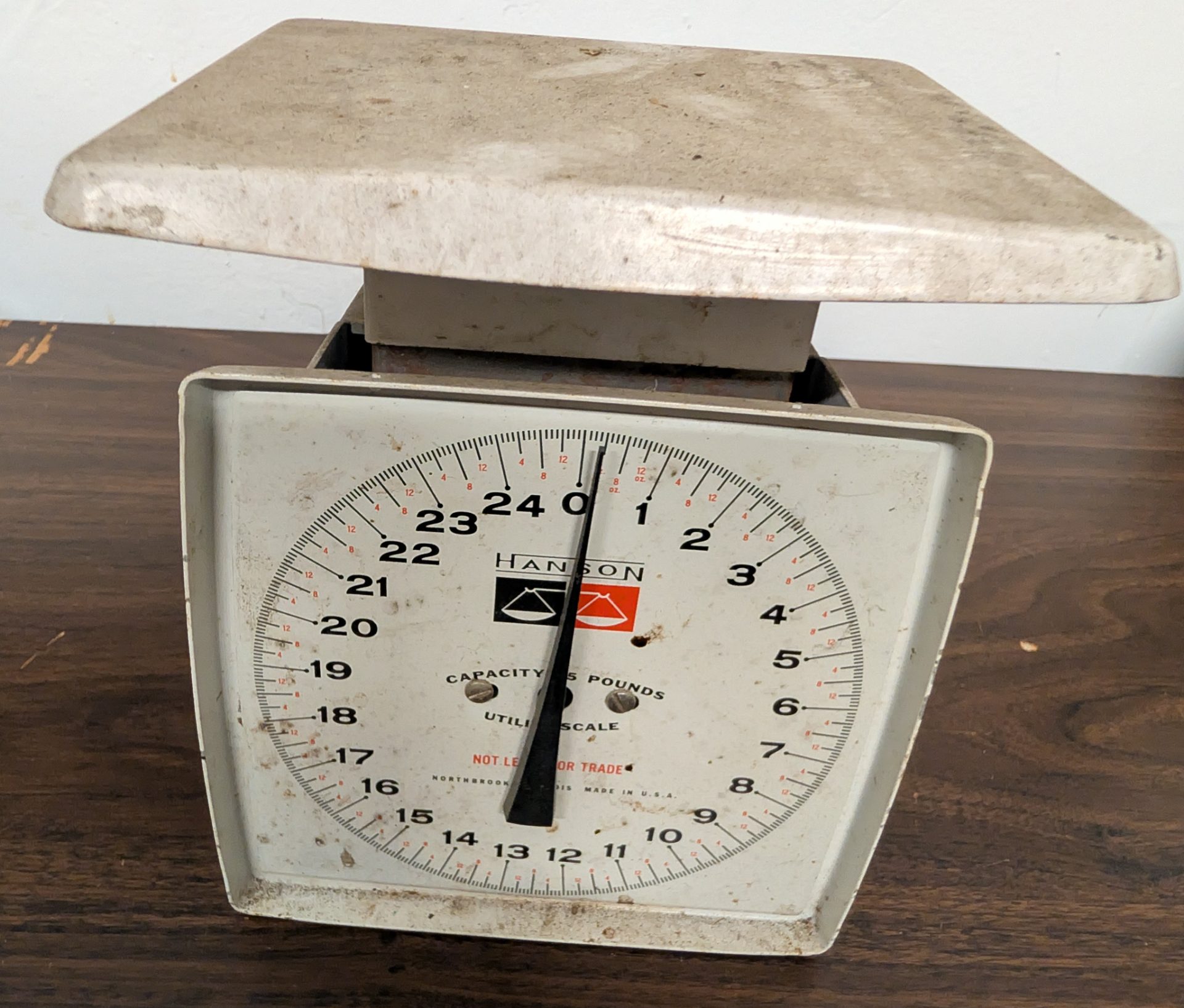 Vintage Hanson 25 lb Kitchen Scale with Metal Scoop Tray