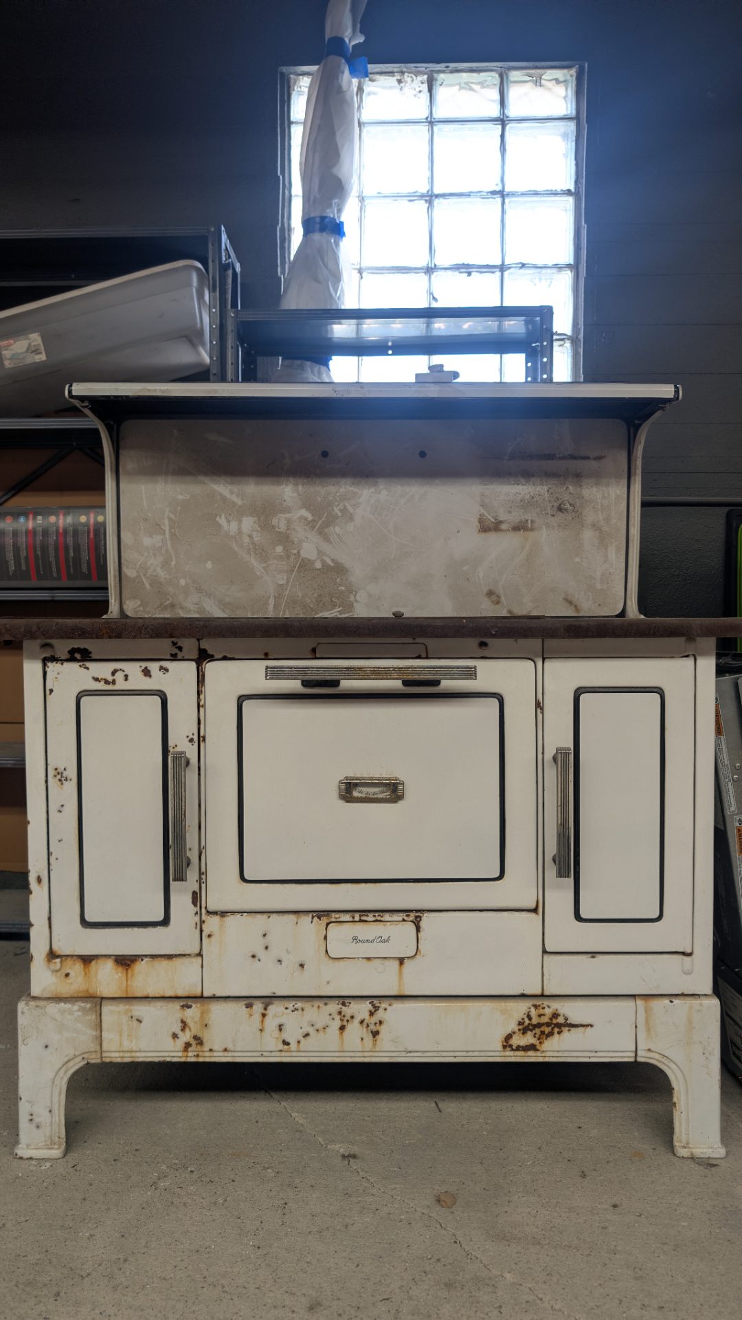Round Oak Cast Iron Kitchen Range Cookstove, Early 20th Century