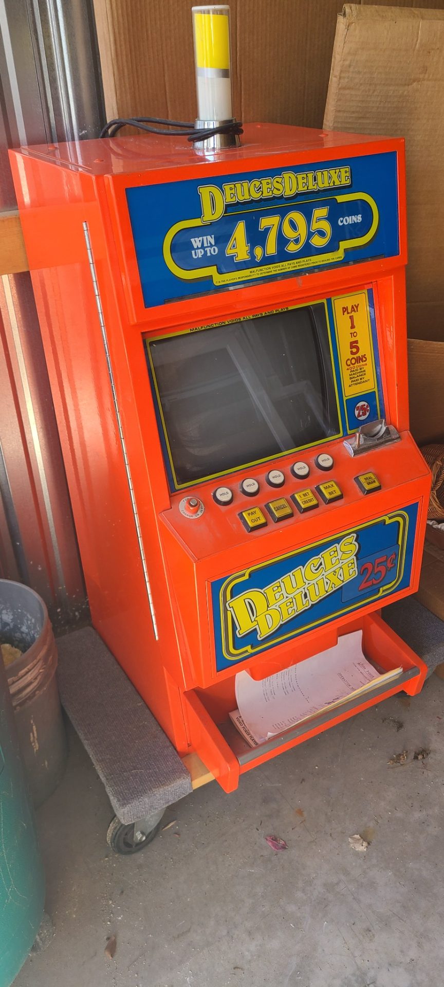 Deuces Deluxe 25 cent video poker machine — photo 3