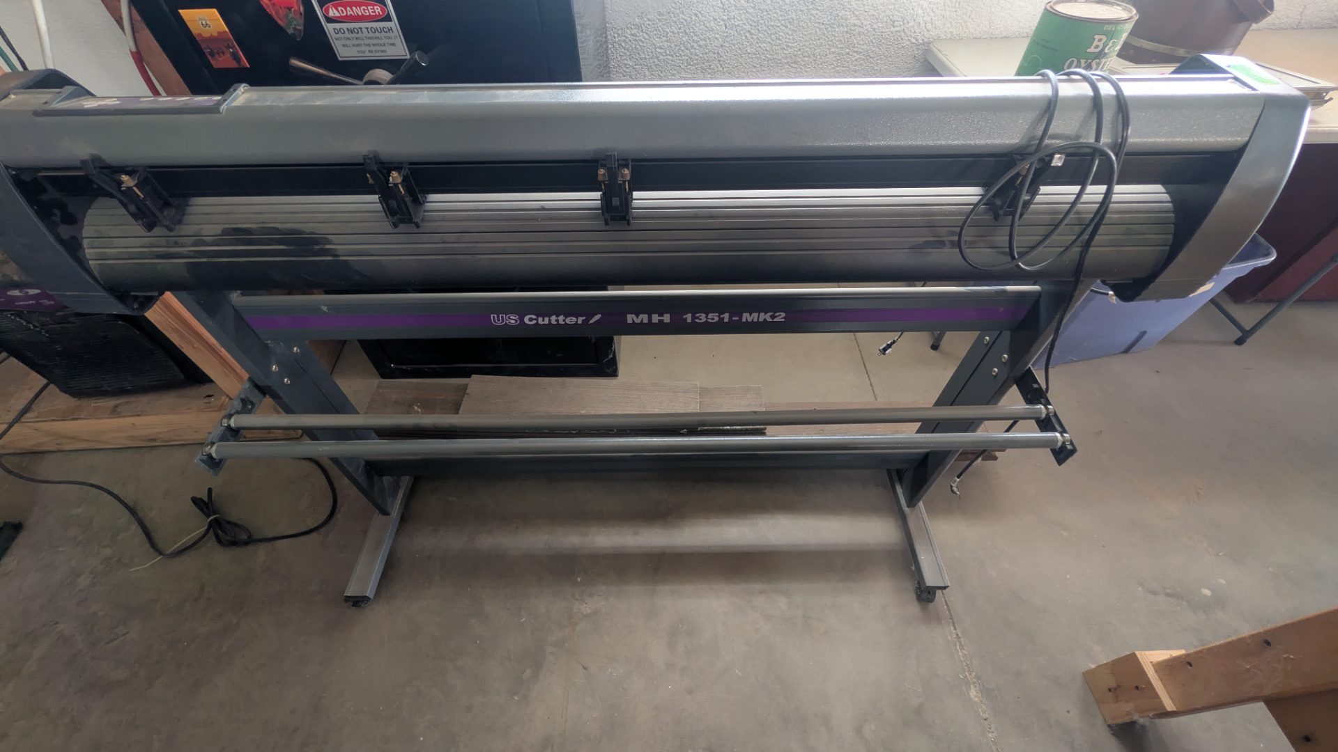 US Cutter MH 1351-MK2 Vinyl Cutting Plotter with Stand