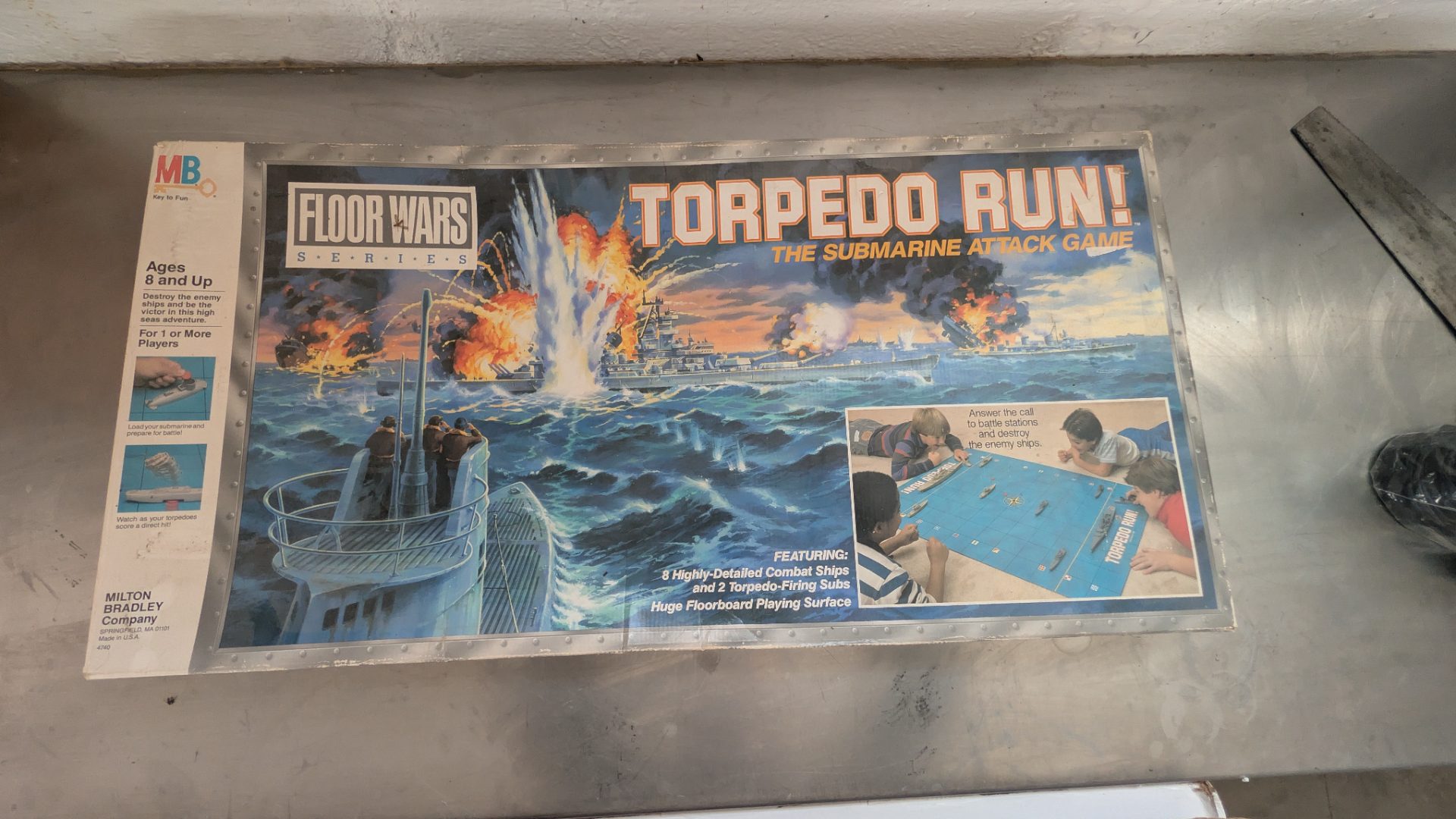 Vintage 1986 Milton Bradley Torpedo Run! Floor Wars Board Game