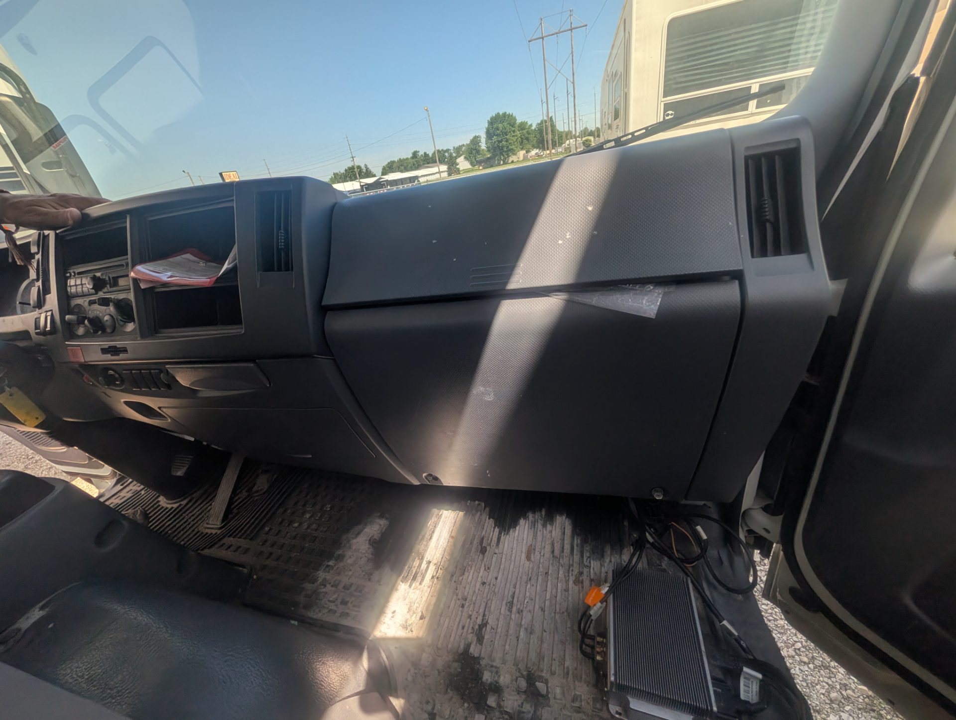 2013 Isuzu NRR 39,886mi — photo 9