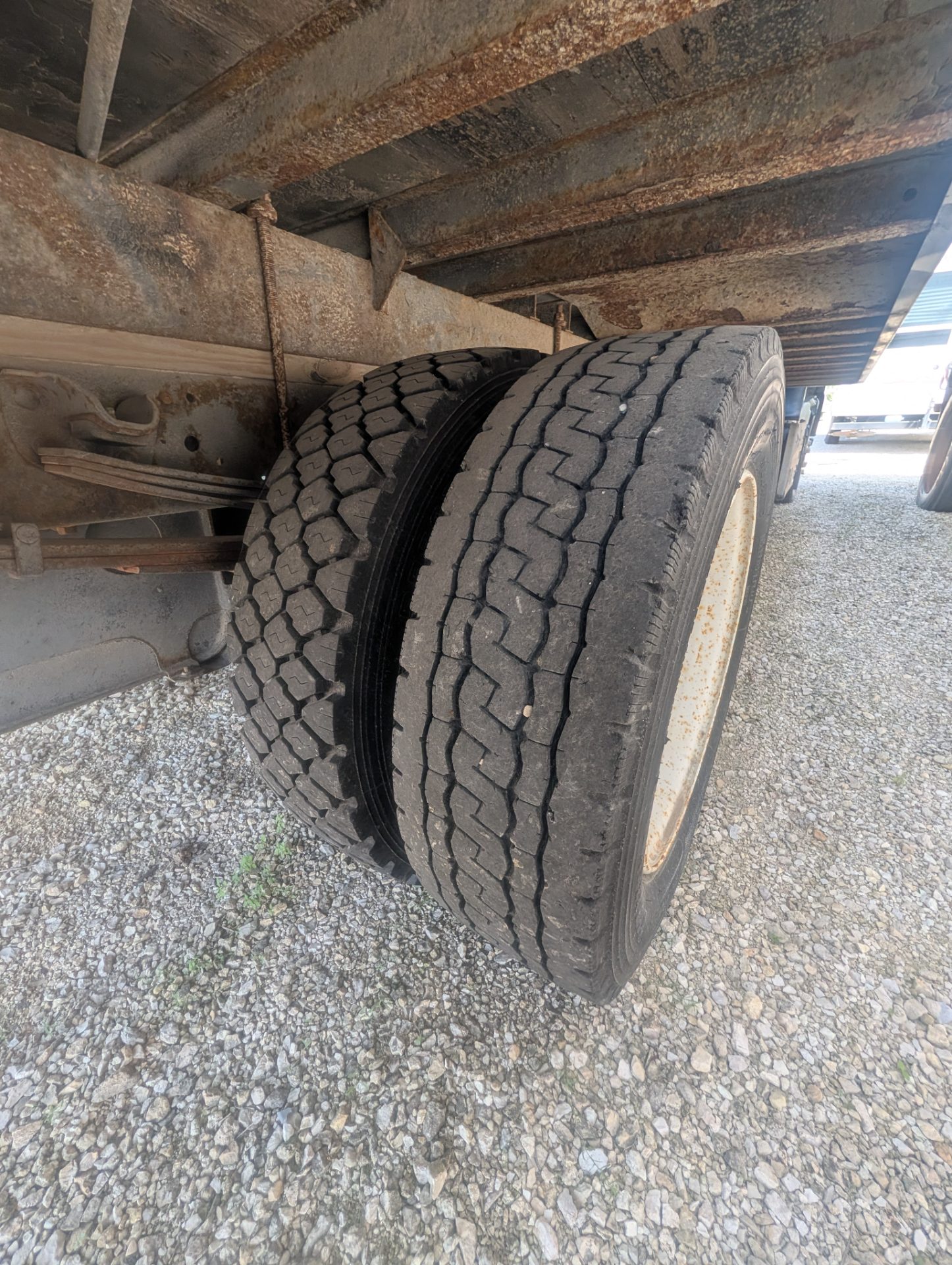 2013 Isuzu NRR 39,886mi — photo 3