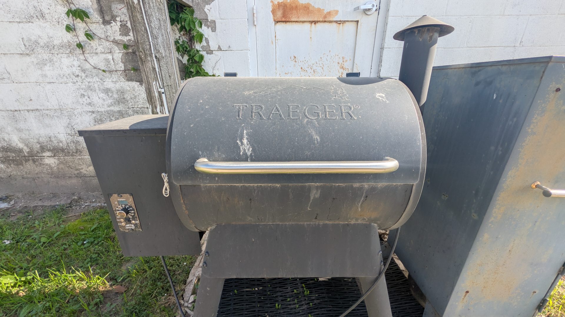 Traeger Pro Series Pellet Grill with Hopper - For Parts