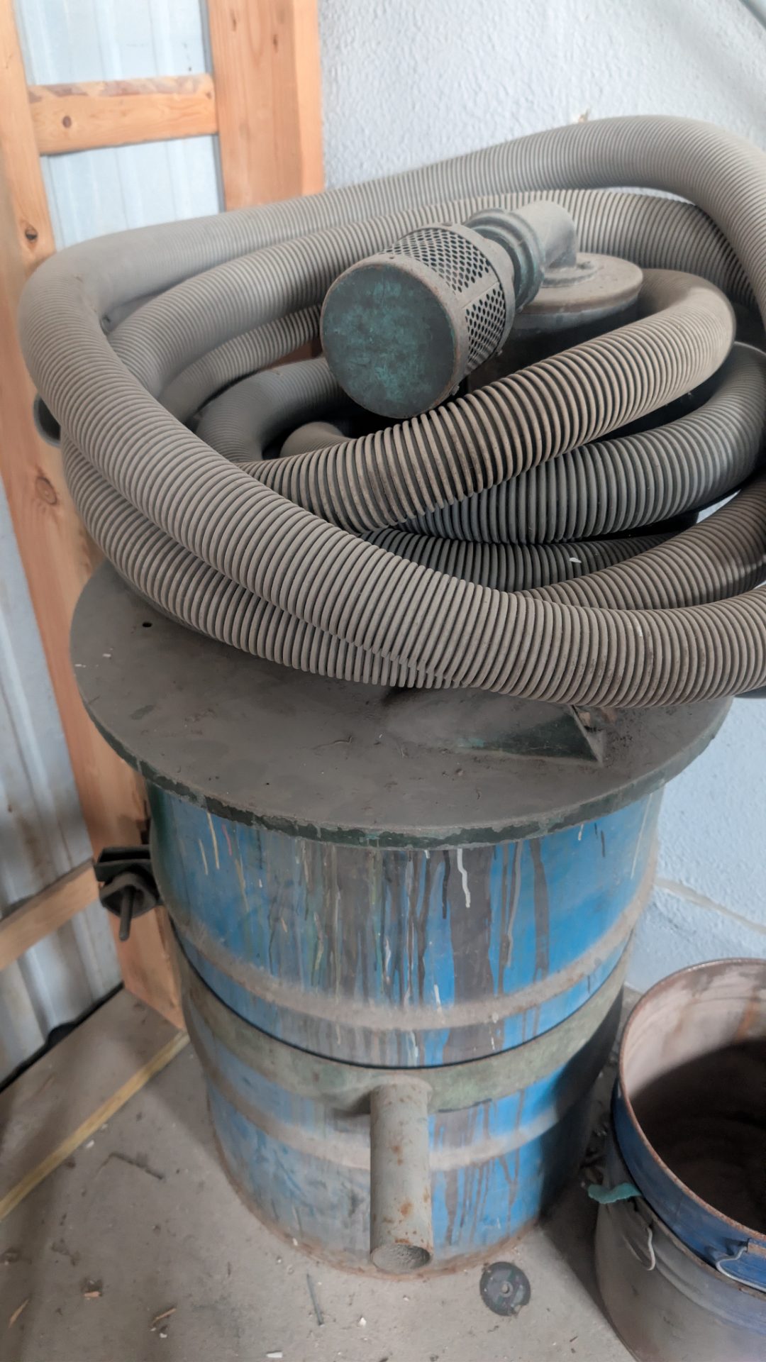 Dust separator